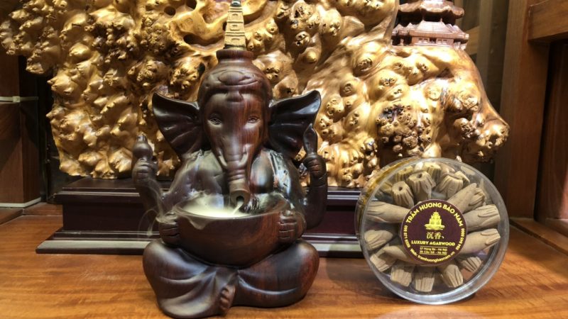 Thác khói trầm hương Voi thần Ganesha